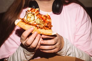 Why Leftover Pizza Is Actually Healthier: The Science of “Resistant Starch” Explained