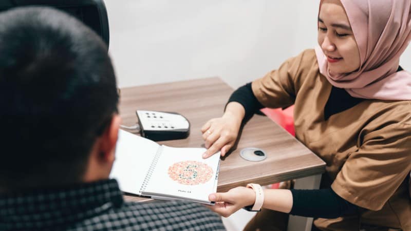 Color blindness hides a key warning sign of bladder cancer